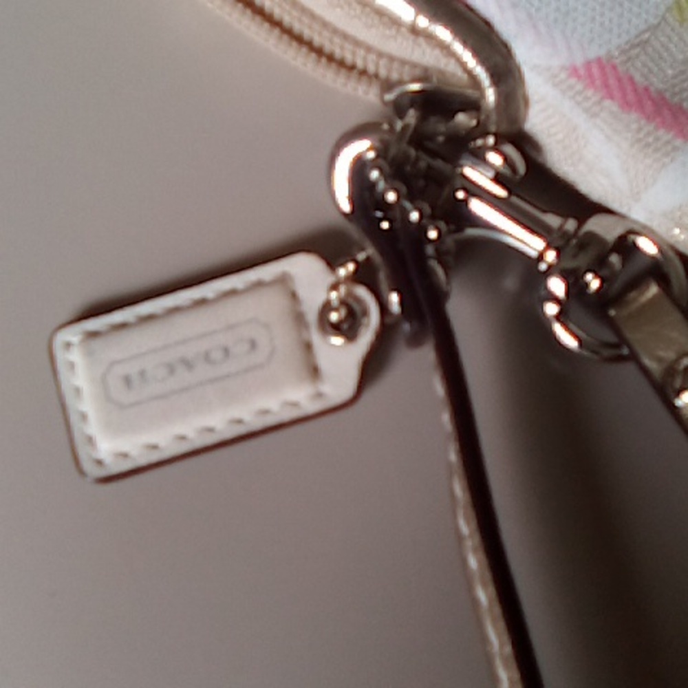 COACH Legacy pastel multicolor wristlet - Picture 11 of 12
